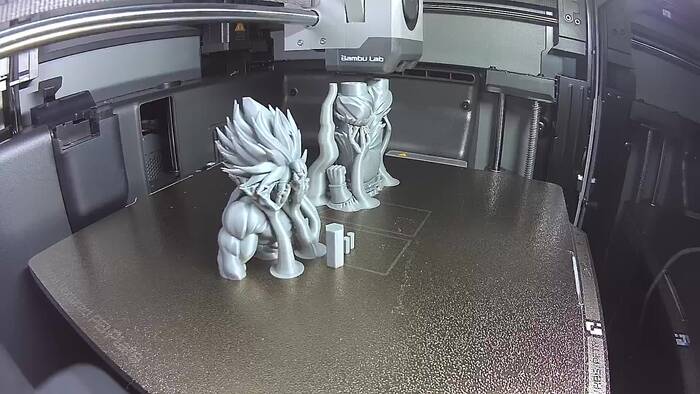 Lote de figuras impresas en 3D, recién terminadas